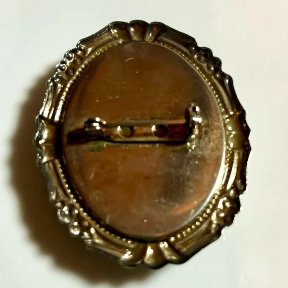 Victorian Silvertone Rose Cameo Brooch 2” x1 1/2” - Picture 3 of 7